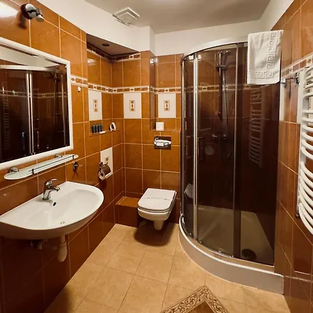 Edmar Nocleg ze śniadaniem 4*